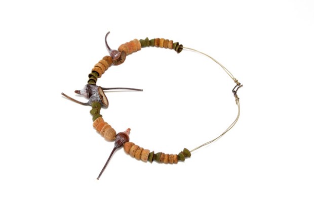 Day 4, Going organic 1. Gum nuts, copper, linen thread. © Blandine Hallé 2015